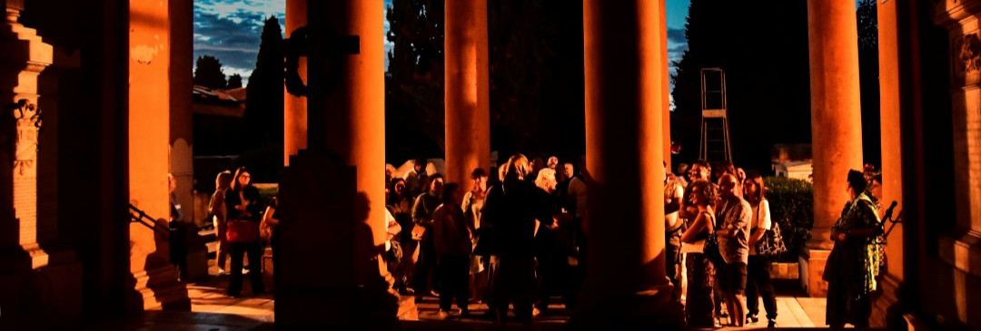 Gruppo di visitatori in Certosa